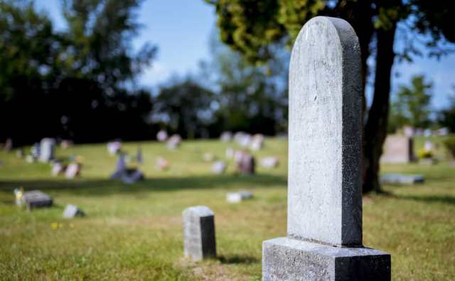 Pourquoi rêver de tombes dans un cimetière?