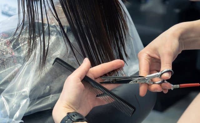 Rêver de se faire couper les cheveux : quelles interprétations, analyses et significations ?