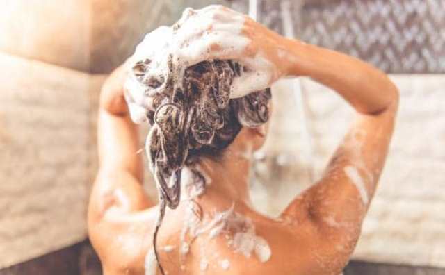 Le rêve de prendre une douche et se laver les cheveux : explications