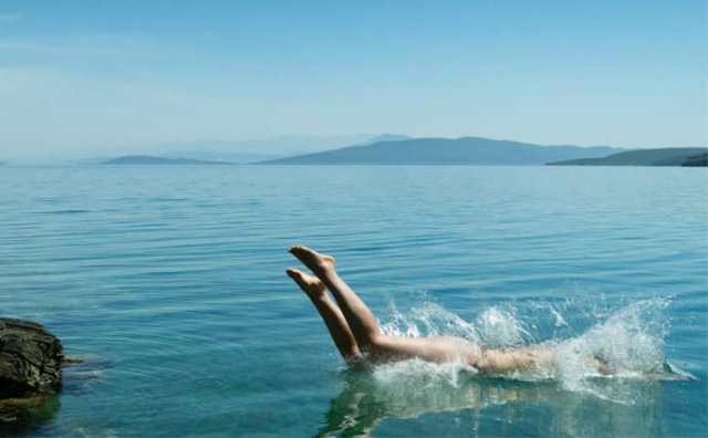 Comment bien interpréter rêver de tomber dans l'eau ?