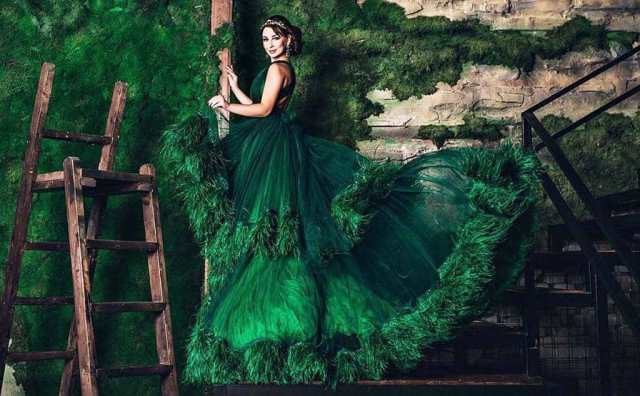 Rêver de robe de soirée verte et comprendre son sens et son interprétation précises