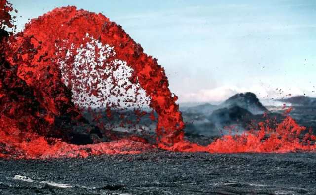 Pourquoi rêver de lave d'un volcan en éruption?