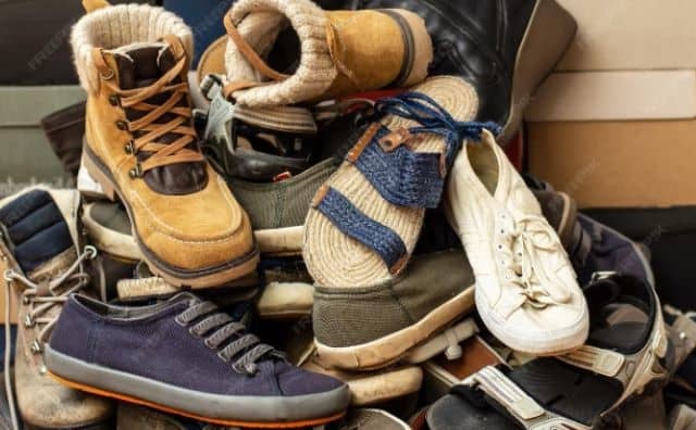 Rêver d’un tas de vieilles chaussures : quelles interprétations et significations ?