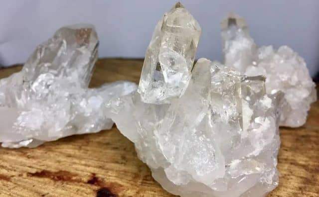 Rêver de cristal de roche : quelles interprétations et significations ?