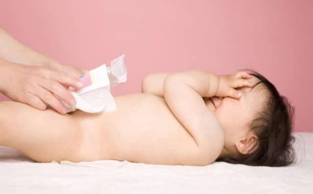 Rêver de changer la couche d'un bébé : quelles interprétations et significations ?