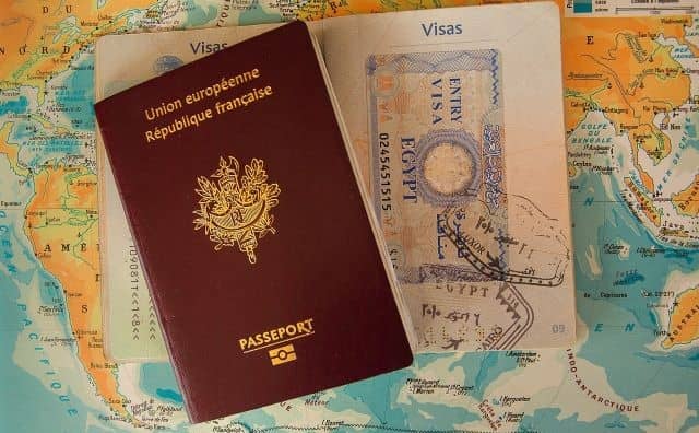 Rêver de passeport rouge : quelles interprétations et significations ?