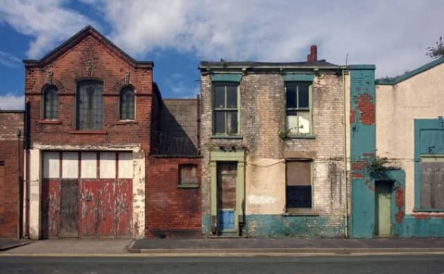 Rêver de bâtiments abandonnés : quelles interprétations, symbolisme et significations ?