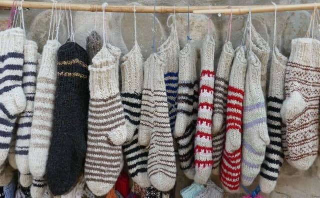 Rêver de chaussettes en laine : quelles interprétations, symbolisme et significations ?
