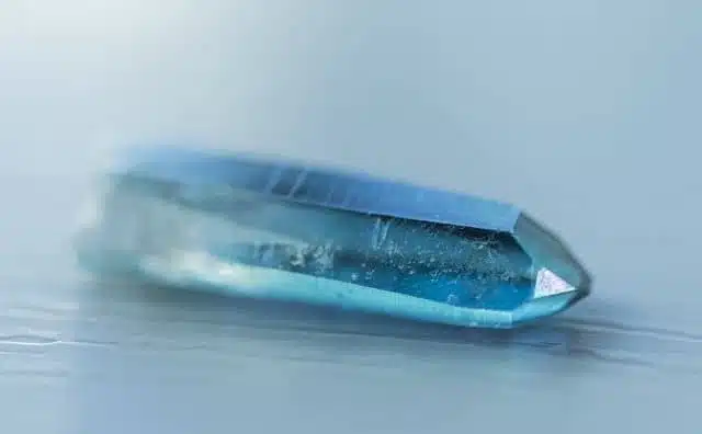 Rêver de cristal bleu : quelles interprétations, symbolisme et significations ?