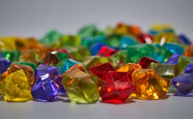 Rêver de cristal coloré : quelles interprétations, symbolisme et significations ?