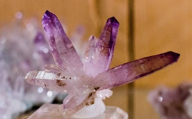 Rêver de cristal violet : quelles interprétations, symbolisme et significations ?