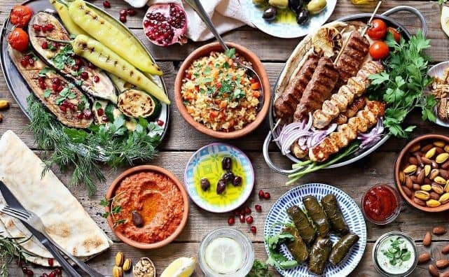 Rêver de cuisine arabe : quelles interprétations, symbolisme et significations ?