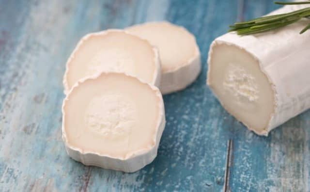 Rêver de fromage de chèvre : quelles interprétations, symbolisme et significations ?