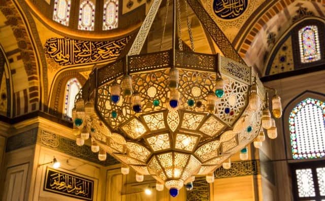 Rêver de lustre en islam : quelles interprétations, symbolisme et significations ?