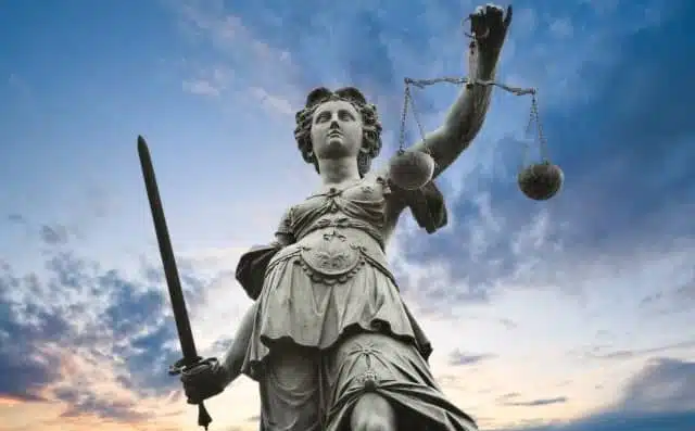 La justice et ses 8 principaux symboles universels :